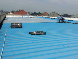 彩鋼瓦屋面為什么會(huì)漏水？又怎么進(jìn)行防水維修？