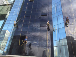 在進行外墻清洗時，一定要根據實際情況來！